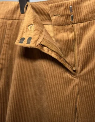 Pantalón de pana suave color marrón camel