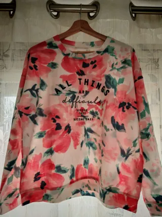 Sudadera floral All Things Are Difficult