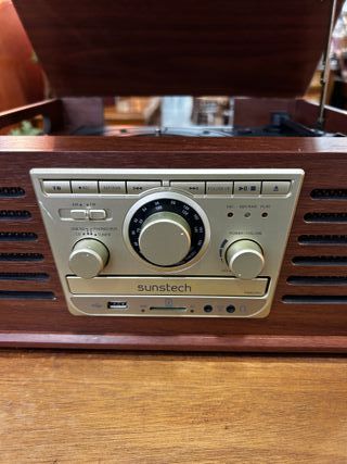 Tocadiscos de estilo vintage de la marca Sunstech
