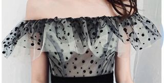 Vestido de fiesta negro con lunares