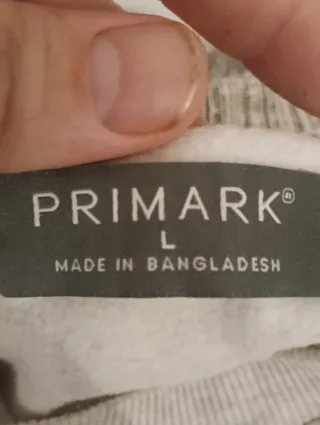 Sudadera gris con estampado japonés