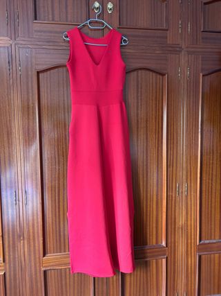 Mono rojo escote pico talla M