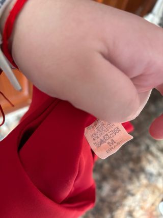 Mono rojo escote pico talla M