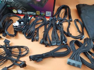 Fuente Alimentación ROG Strix 1000W Gold Aura