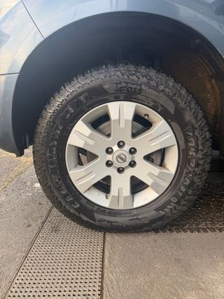 Llantas + neumáticos Nissan Pathfinder R51
