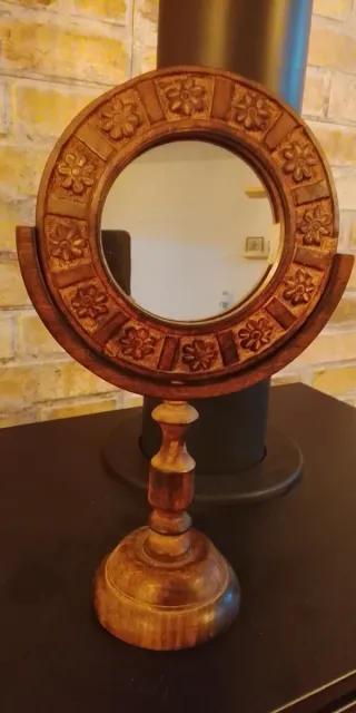 Specchio da trucco decorativo in legno