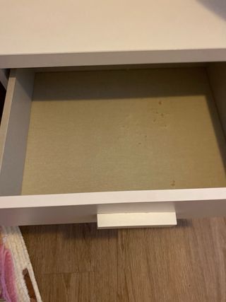 2 Mesitas de noche blancas con ruedas