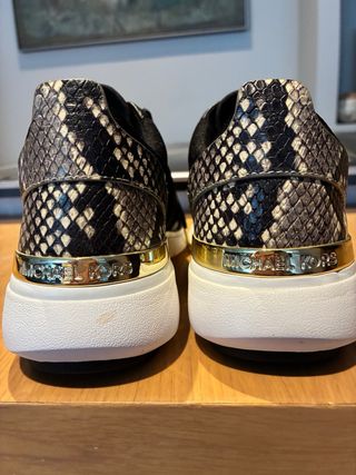 Zapatillas Michael Kors Negras y Doradas