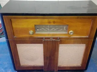 Radio Tocadiscos Antiguo