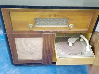 Radio Tocadiscos Antiguo