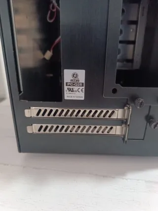 Caja Lian Li PC-Q25 para NAS