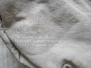 Bandolera deportiva gris clara y negra