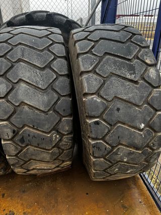 Neumáticos 23.5R25  30% de uso
