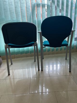 Sillas de oficina metálicas y tapizadas (2unidades
