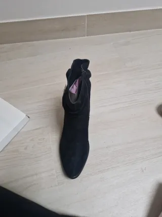 Botines negros de ante