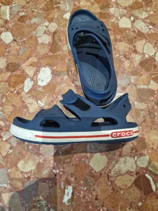 Sandalias Crocs Adolescente Azul. J2