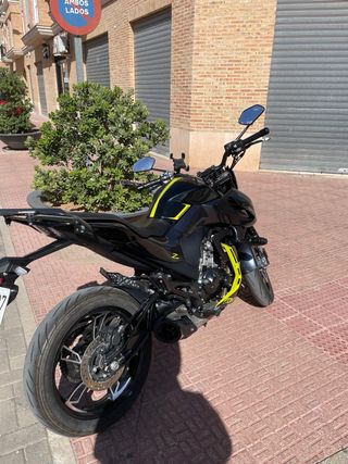 Zontes Z2 125 Naked Negra y Amarilla