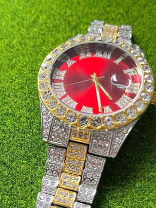 Reloj de Lujo con Cristales y Esfera Roja