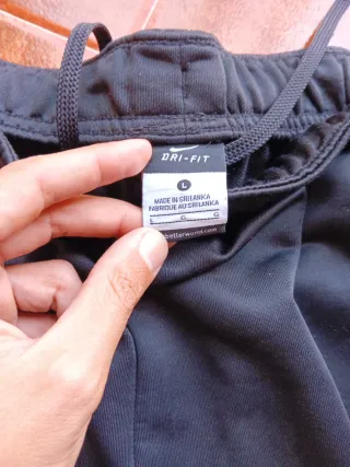 Pantalón chándal Nike Dri-Fit hombre negro.