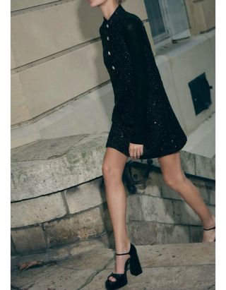 Vestido negro con pedrería y brillos