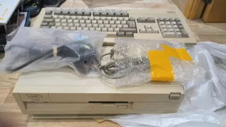 Ordenador Commodore Amiga 3000 + Mo1084 (si envío)