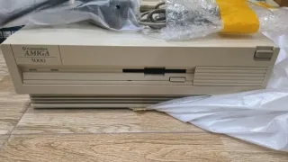 Ordenador Commodore Amiga 3000 + Mo1084 (si envío)