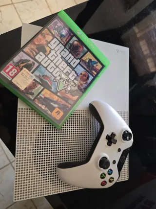Xbox One S 1TB + Grand Theft Auto V ottima