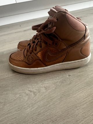 Zapatillas Nike Marrones/Doradas/Cobre