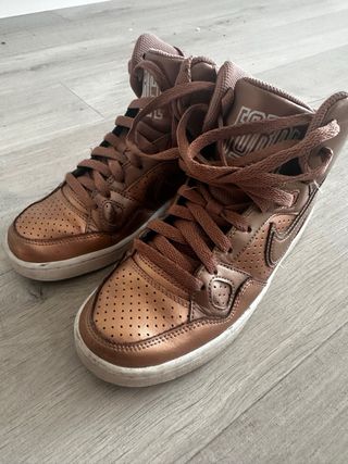 Zapatillas Nike Marrones/Doradas/Cobre