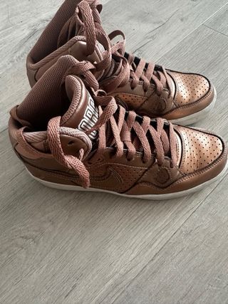 Zapatillas Nike Marrones/Doradas/Cobre