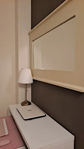 Escritorio extensible y espejo