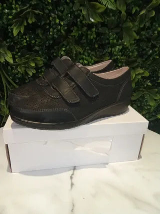 NUEVOS!! Zapatos de PIEL negros