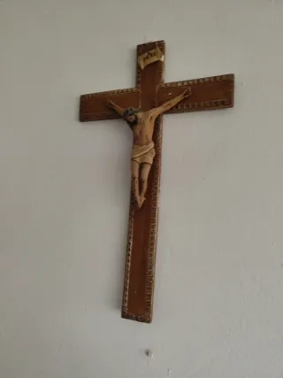 Crucifijo antiguo de madera