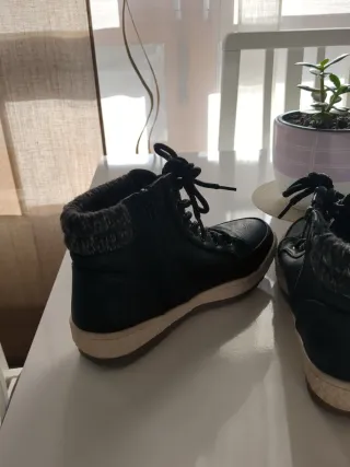 Botines negros con cremallera