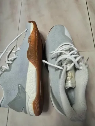 Zapatillas Adidas Boost Gris/Blanco Talla 42.5