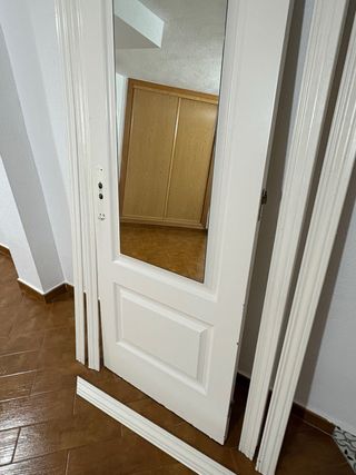 Puerta maciza blanca