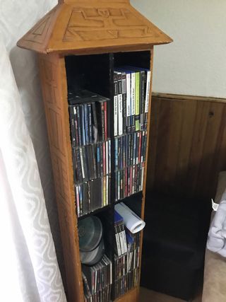 Mueble para CDs de madera