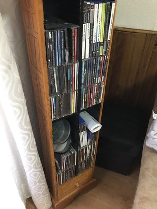 Mueble para CDs de madera