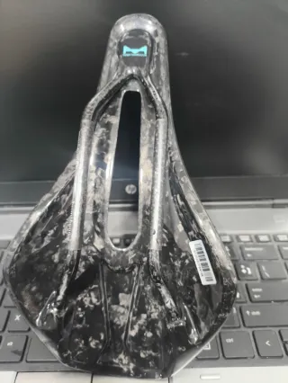 Sillín Bicicleta MTB Carbono Ultraligero