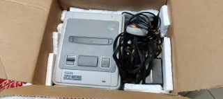 Super Nintendo con scatola e accessori
