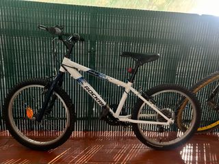Bicicleta infantil Rockrider blanca