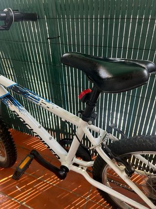 Bicicleta infantil Rockrider blanca