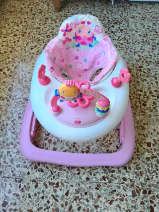 Carrito de bebé rosa