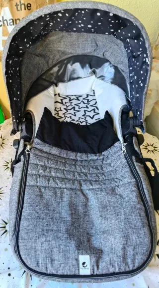 Carrito de bebé rosa