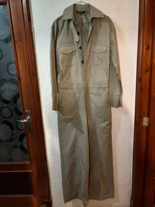 Mono utilitario Zara caqui Talla M