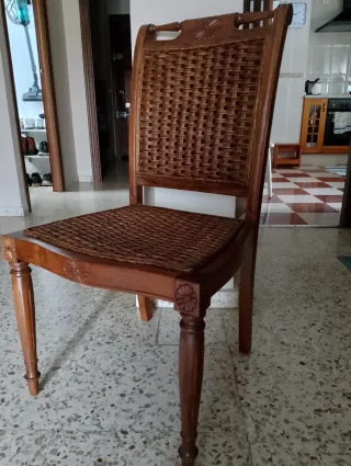 Sillas de comedor de madera y mimbre