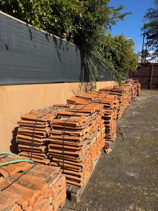 Tejas francesas antiguas de terracota