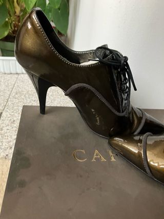 Scarpe con tacco in vernice cafènoir
