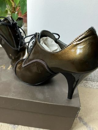 Scarpe con tacco in vernice cafènoir
