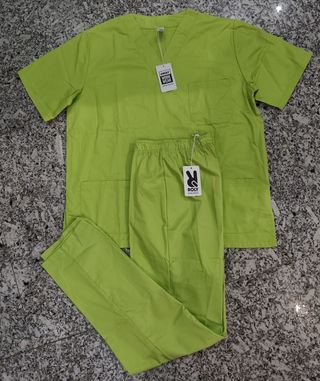 Conjunto sanitario verde lima Talla L